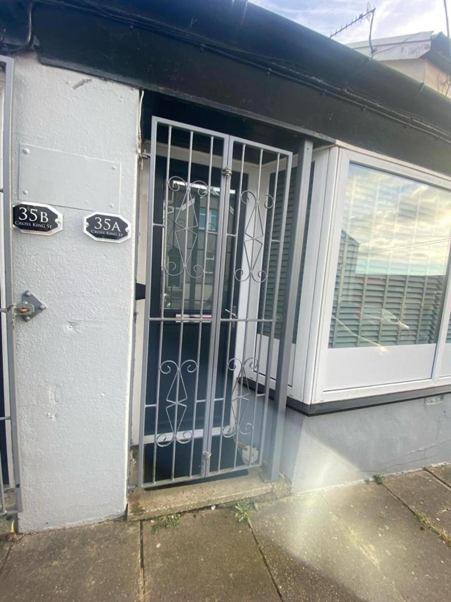 3 Bed Apartment - Sleeps 6 - Free Parking Wifi view 2