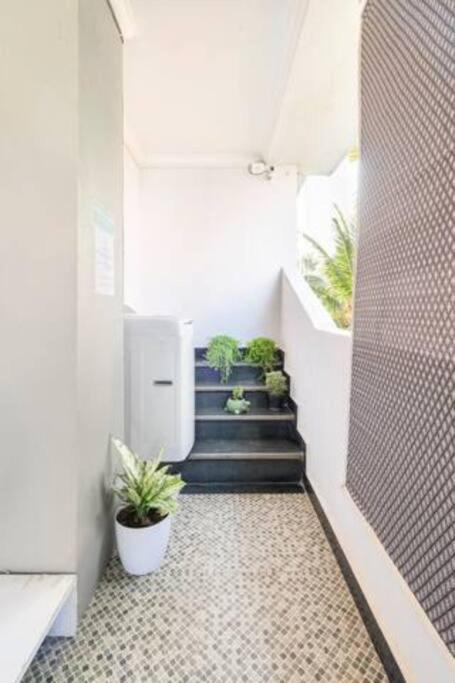Captivating Tree and Garden Views One Bedroom Apartment with AC,wifi, Gym and 5min walk to beach view 2
