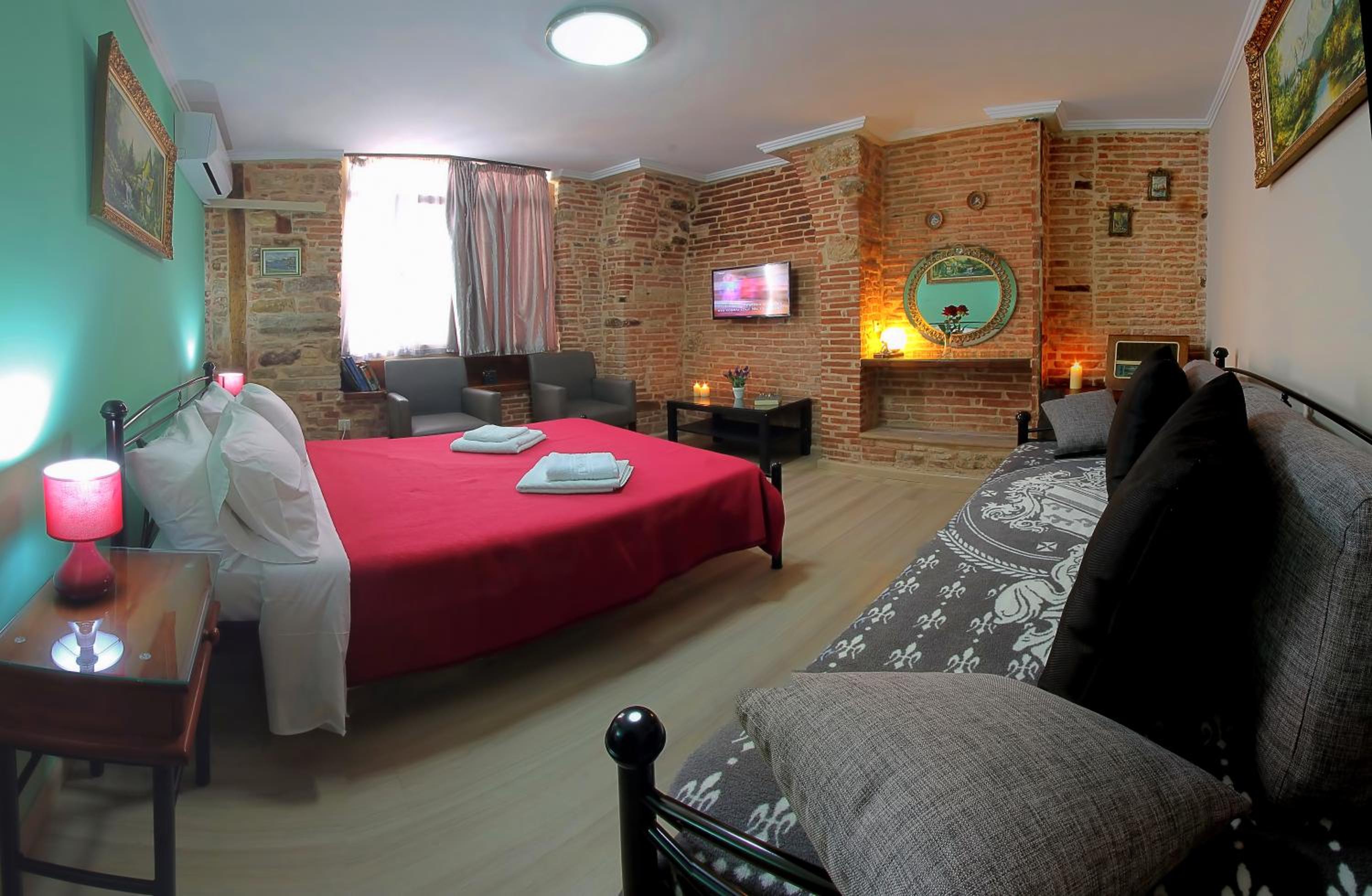 Ionia rooms