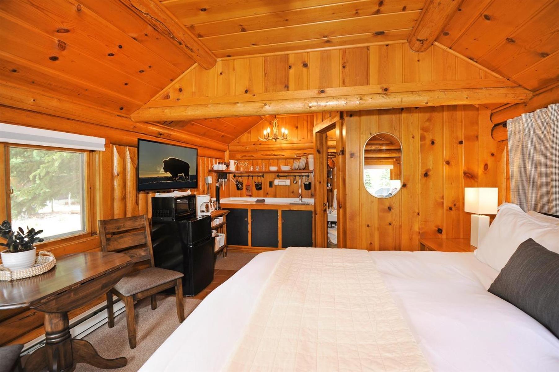 Glen`s Cabin view 3