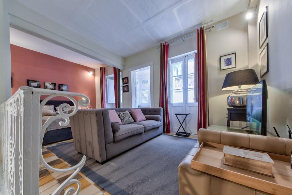 Designer Cospicua Townhouse view 4