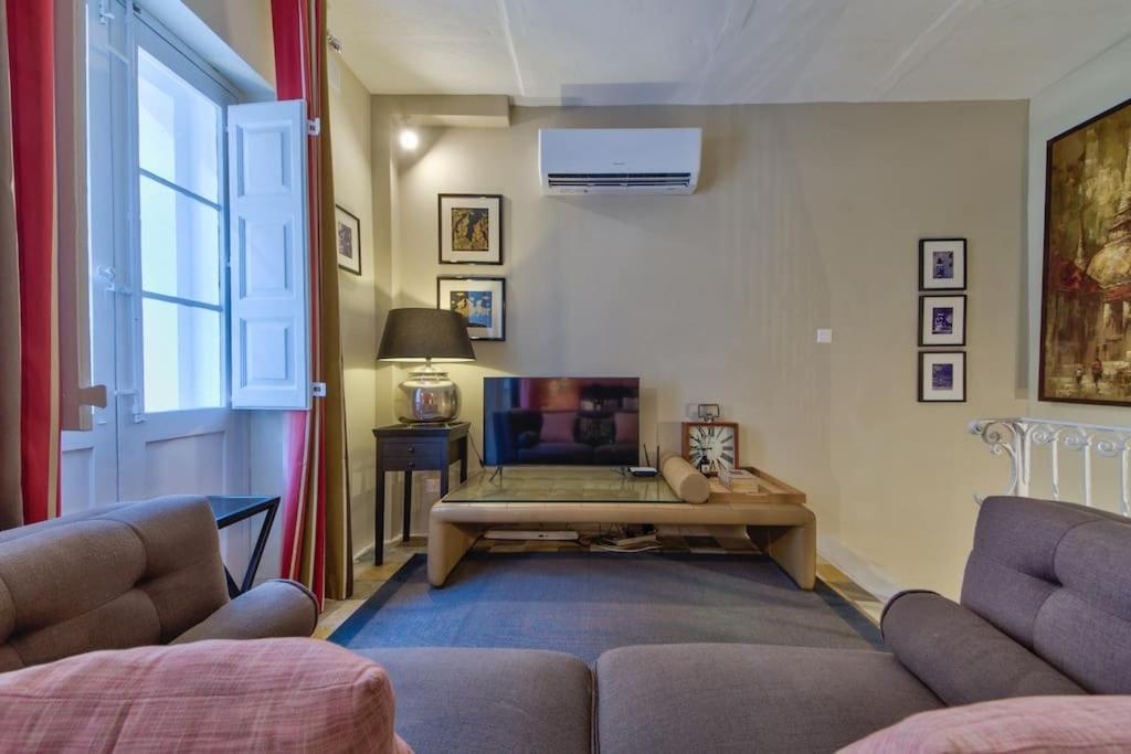 Designer Cospicua Townhouse view 5