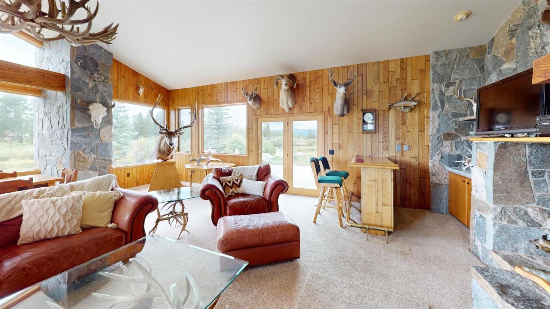 Otter Lodge - NEW Listing! view 4