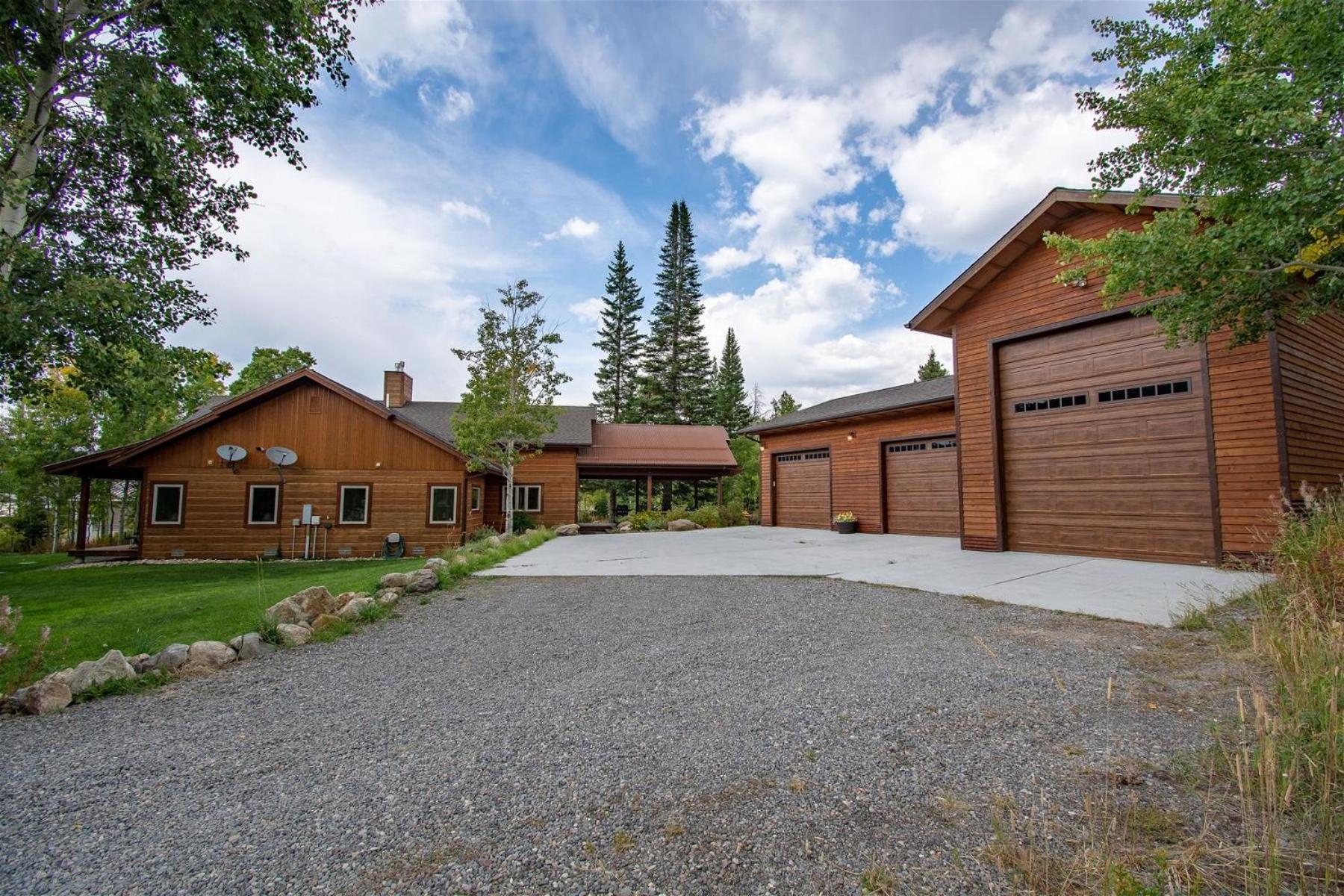 Snow Creek Lodge in West Yellowstone, US