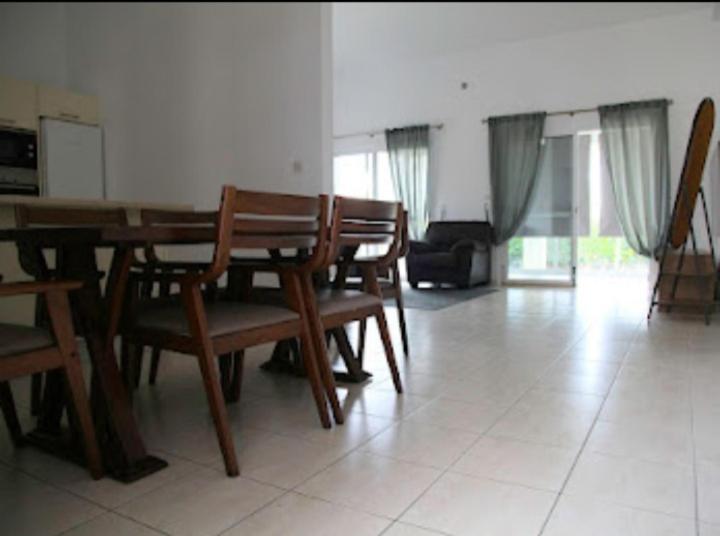 Beautiful villa five minutes from Coral Bay beach!