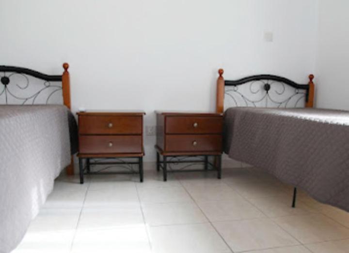 Beautiful villa five minutes from Coral Bay beach!