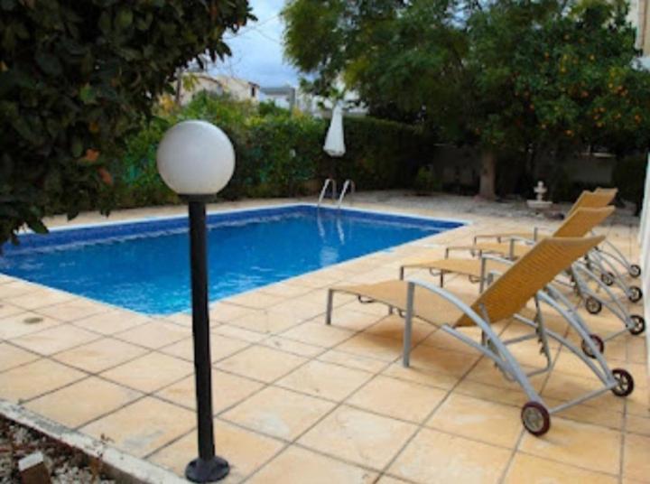 Beautiful villa five minutes from Coral Bay beach!