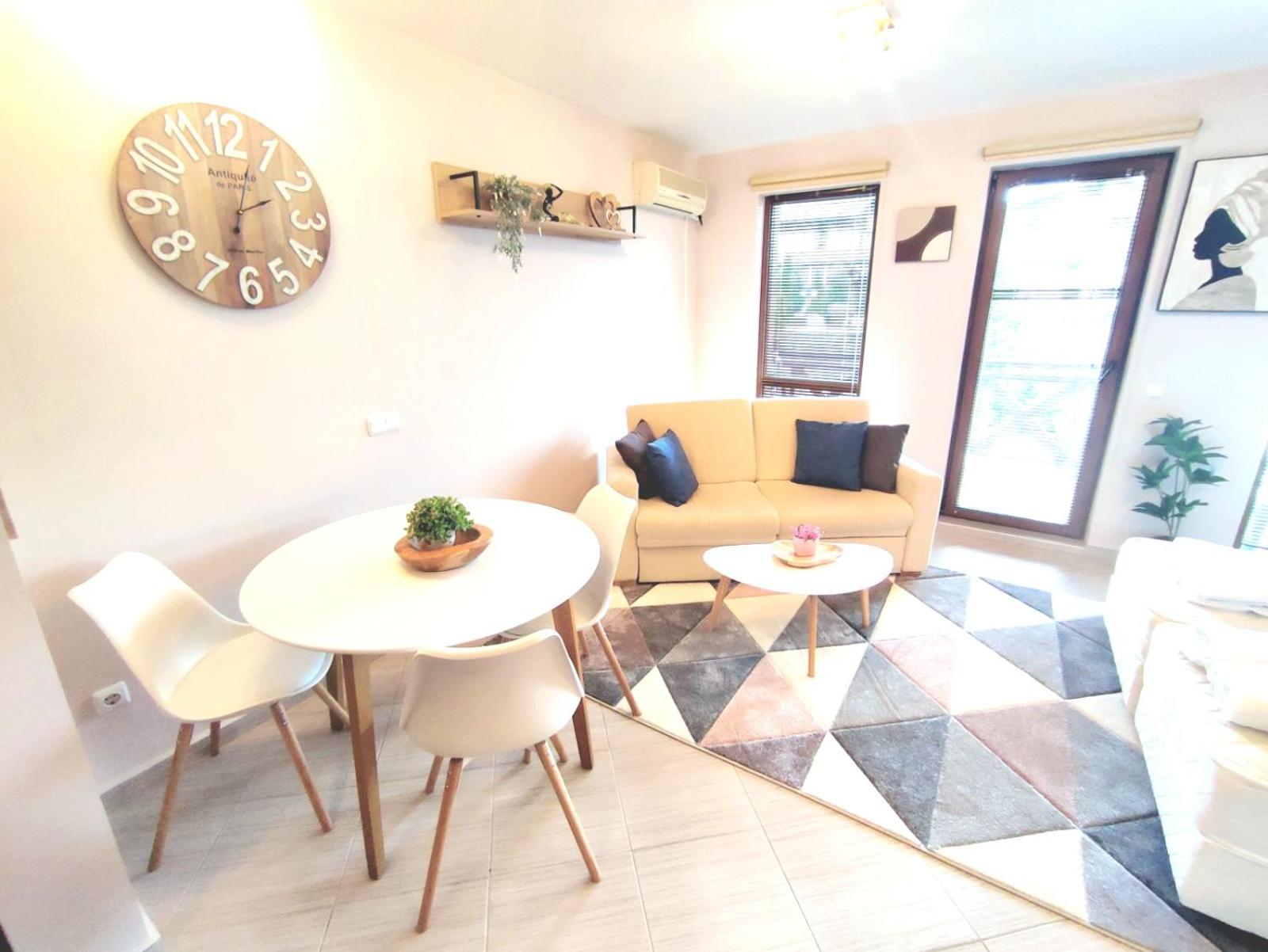 Spacious luxury studio with mountain view - SPA available