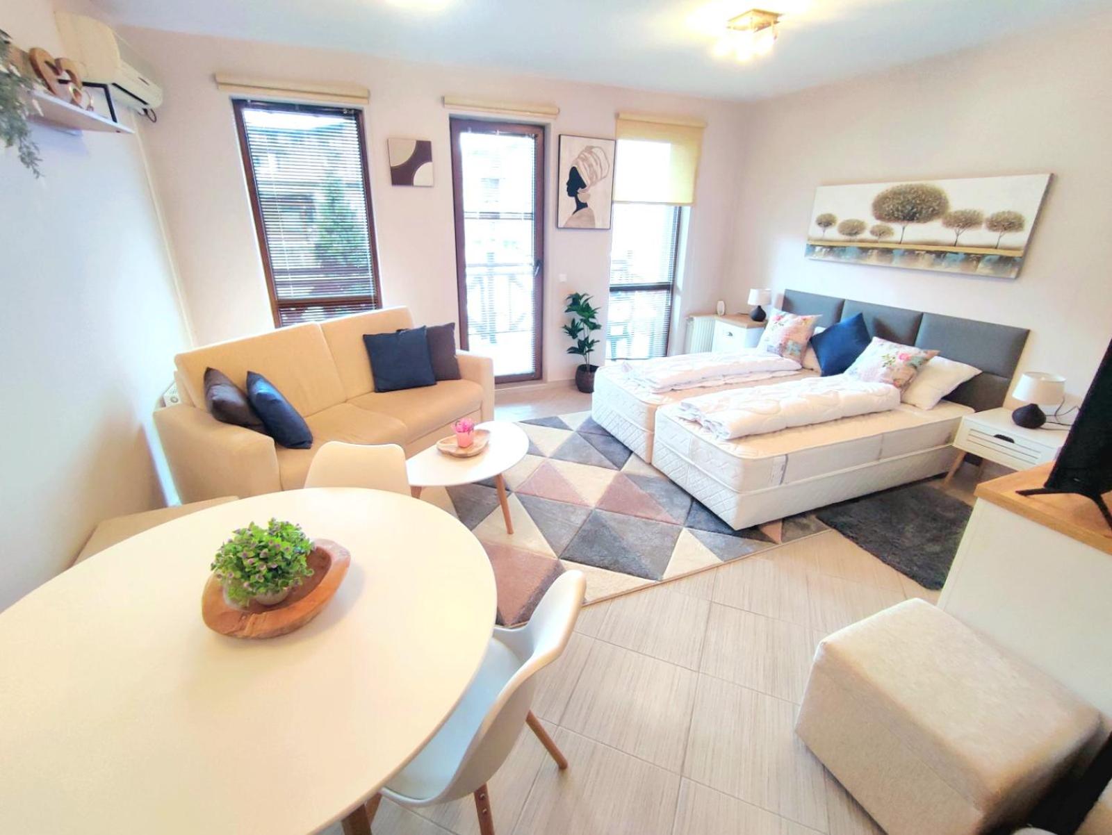 Spacious luxury studio with mountain view - SPA available