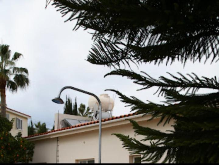 Beautiful villa five minutes from Coral Bay beach!