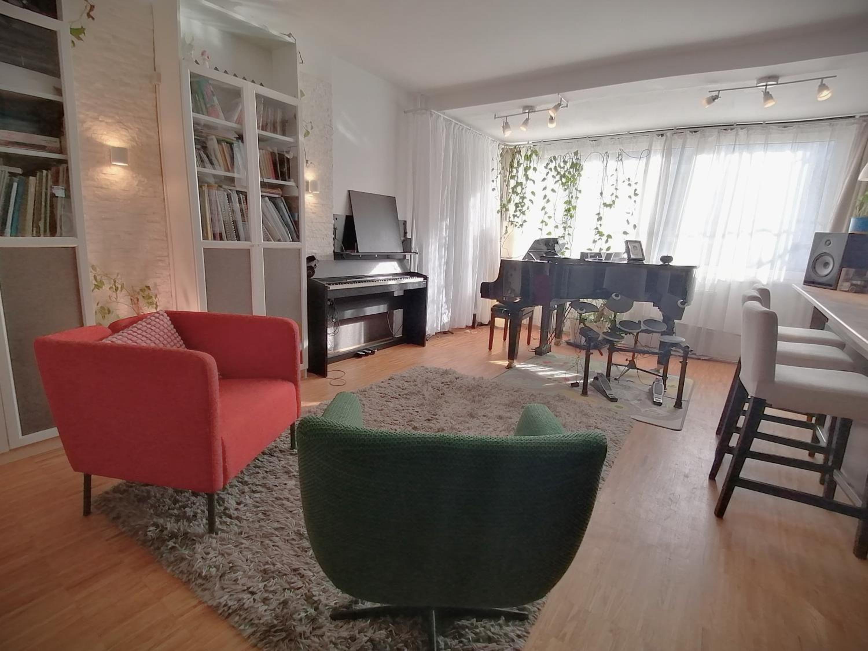 Lovely central flat with grand piano, family friendly