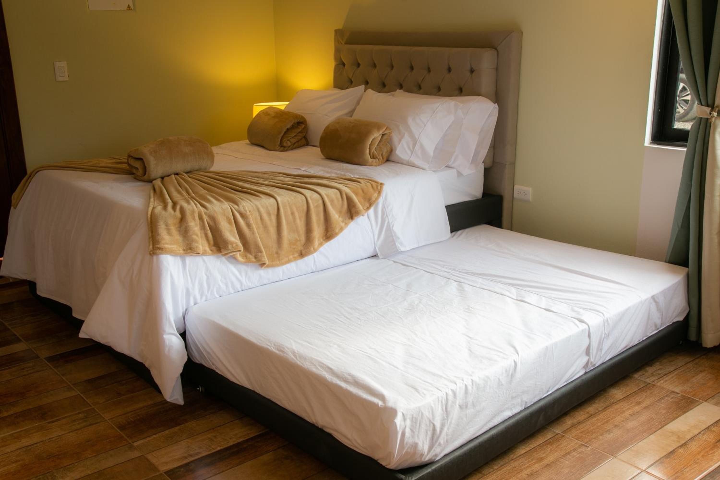 loft grupo y parejas AZUCENAS