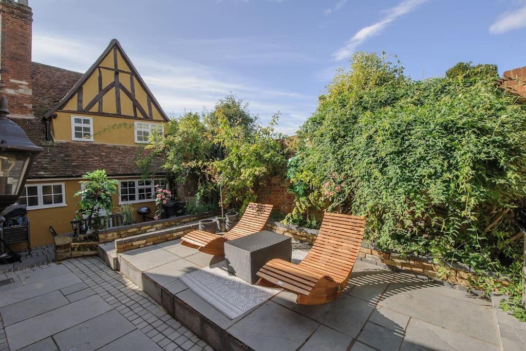 Huge Deluxe 600 Year Old Essex Manor, Hot Tub, Cinema Room, Sky Tv view 5