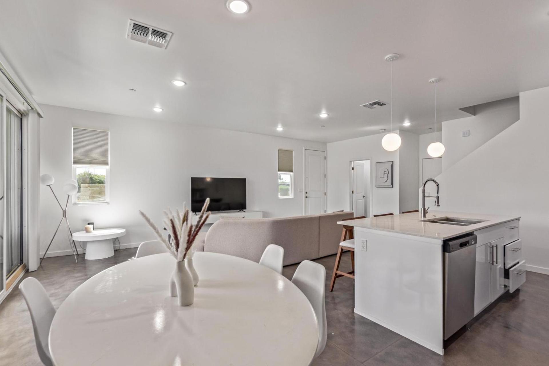 Chandler Cheers - 2 Downtown Chandler Homes - Community Pool view 3