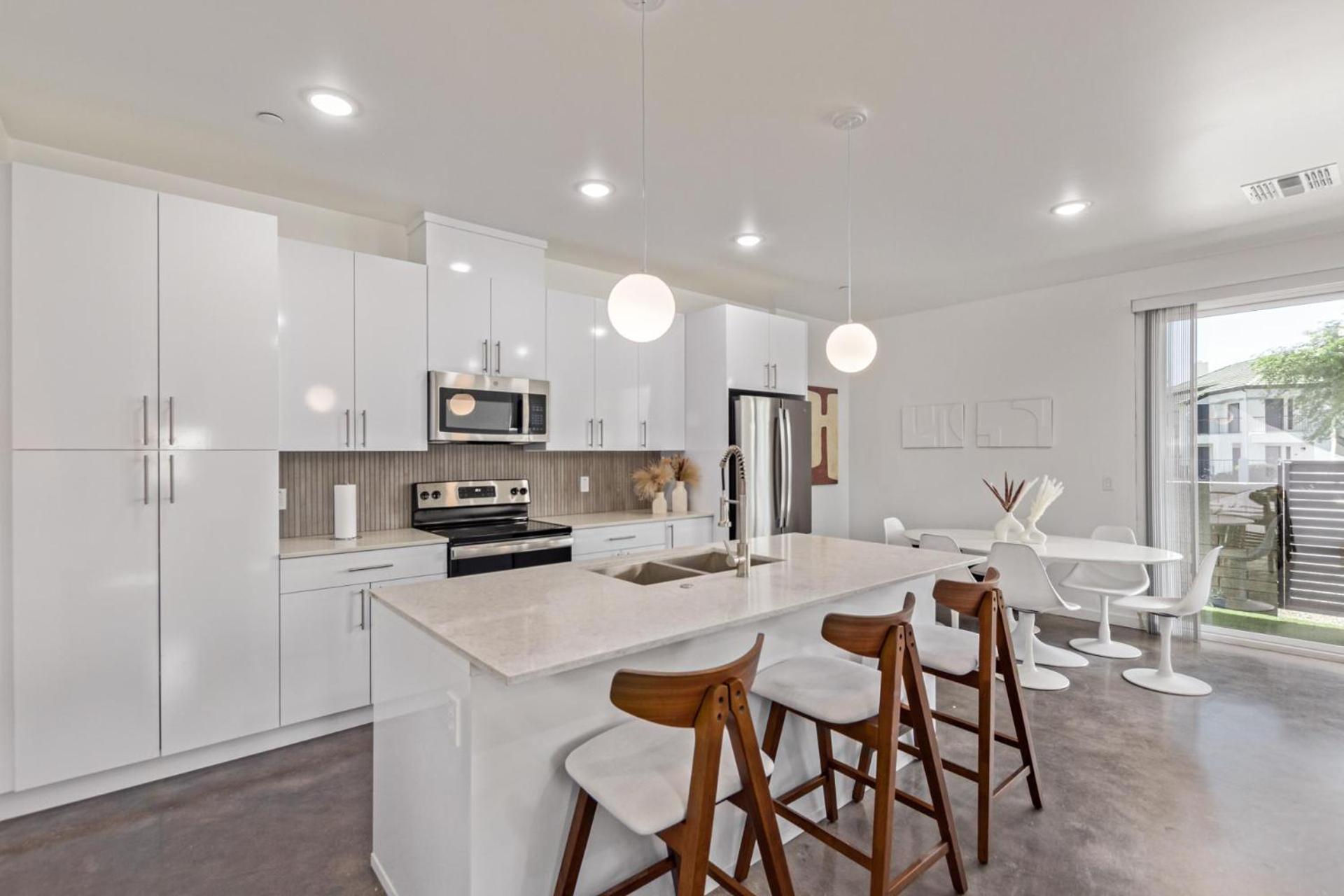 Chandler Cheers - 2 Downtown Chandler Homes - Community Pool view 5
