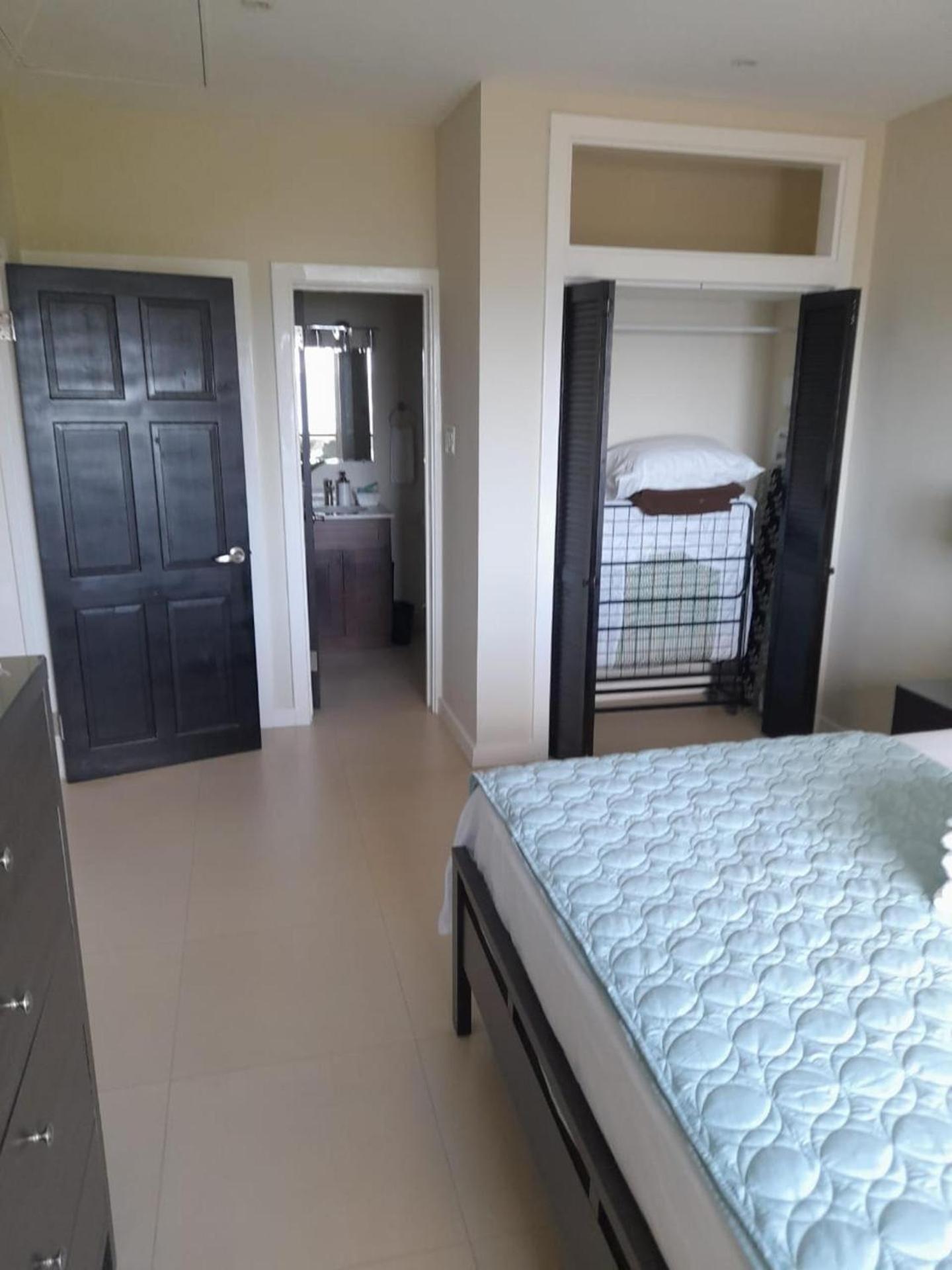 Seaview Paradise - Sleeps 3 - Pool - Parking view 2