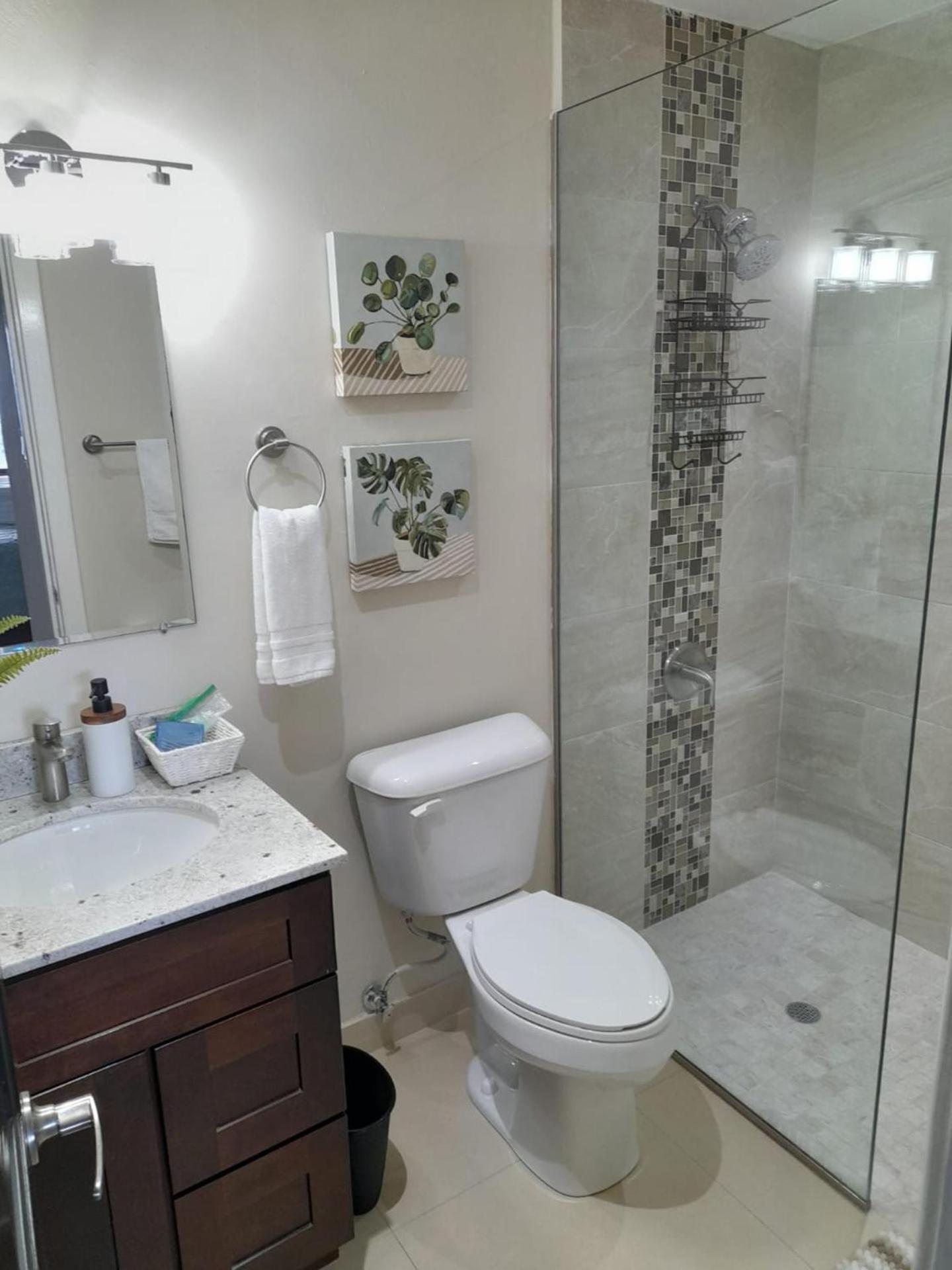 Seaview Paradise - Sleeps 3 - Pool - Parking view 3