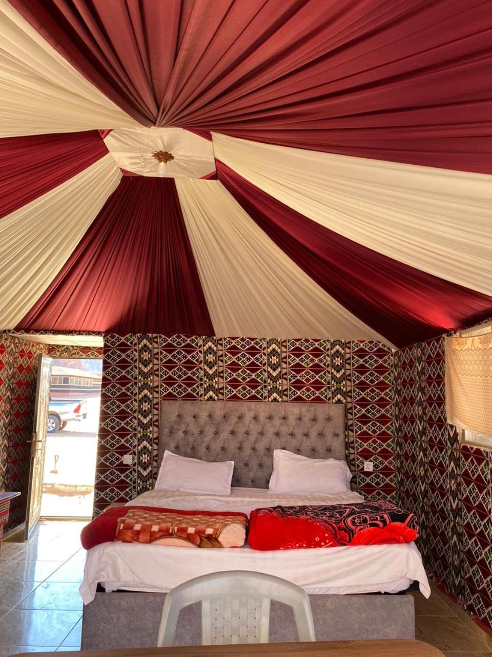 Desert guide camp