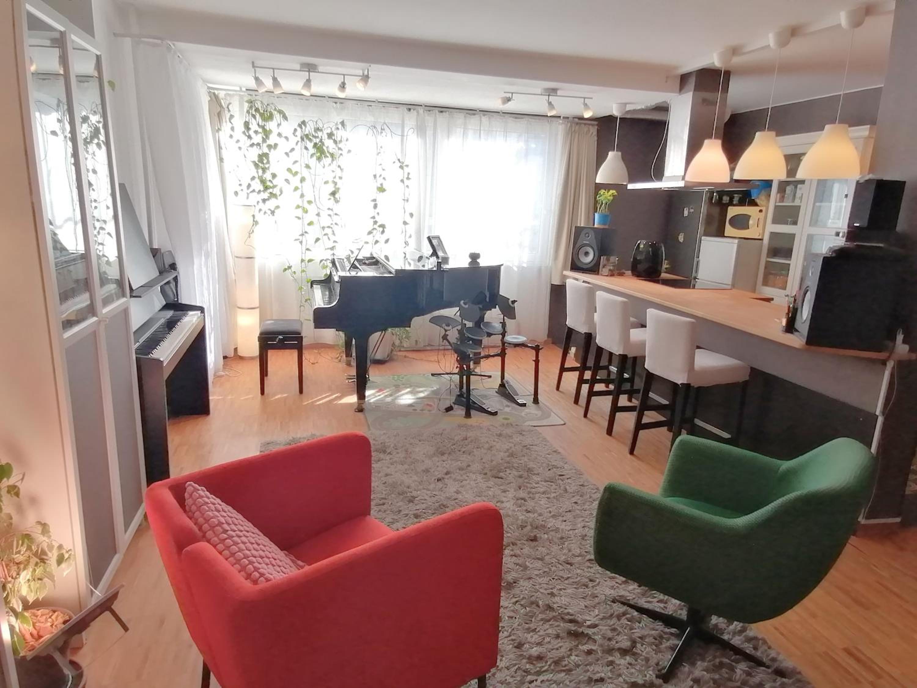 Lovely central flat with grand piano, family friendly