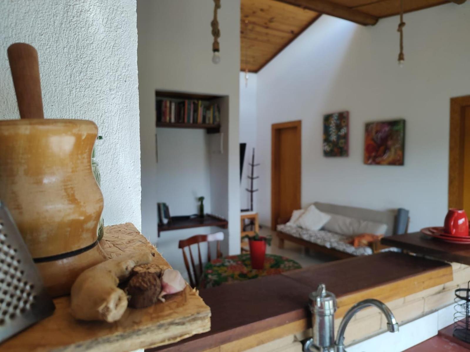 Casa Mohini Refúgio nas montanhas de Teresópolis Quarto com deck rede suspensa lareira cachoeira e piscina