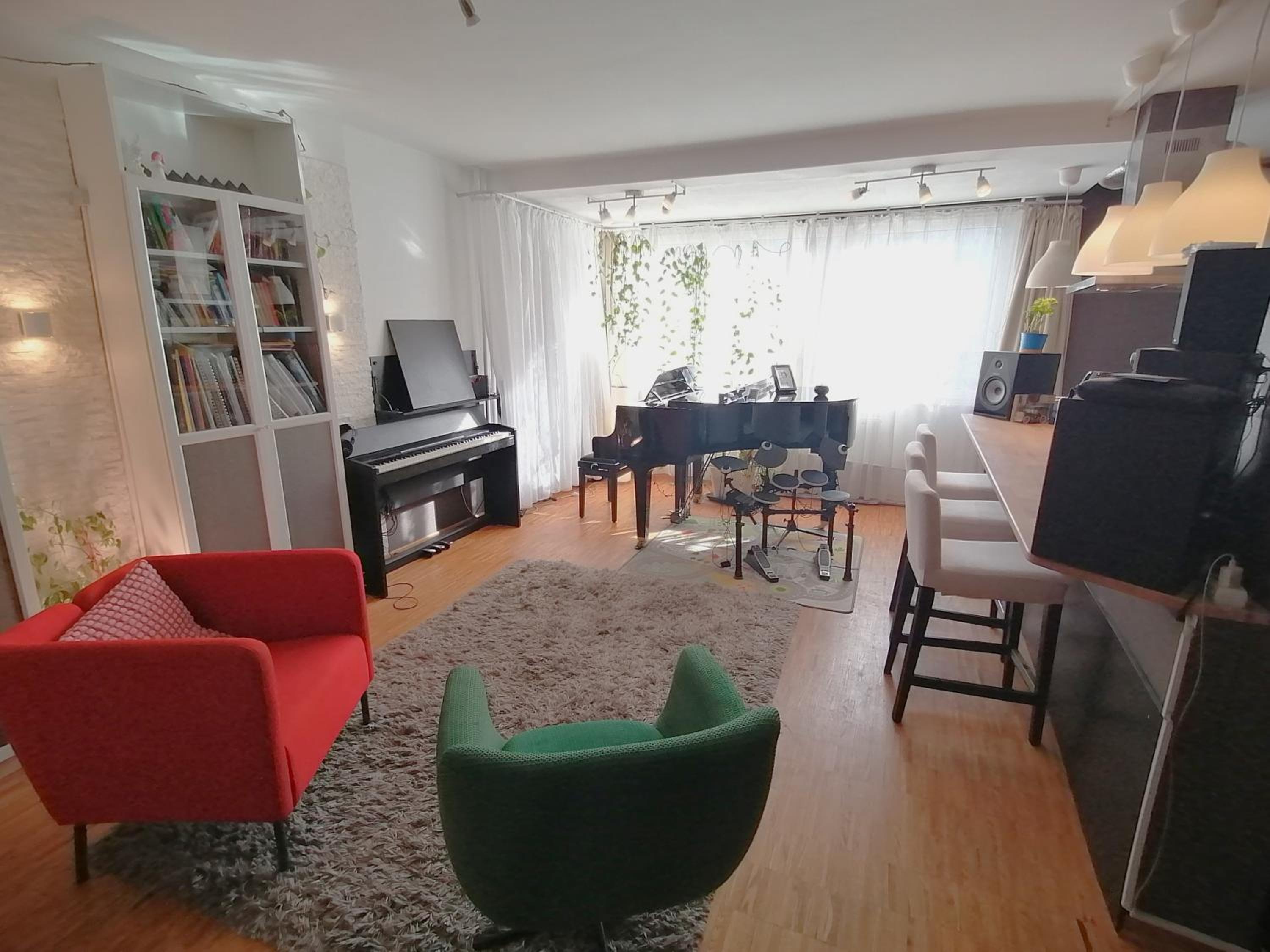 Lovely central flat with grand piano, family friendly