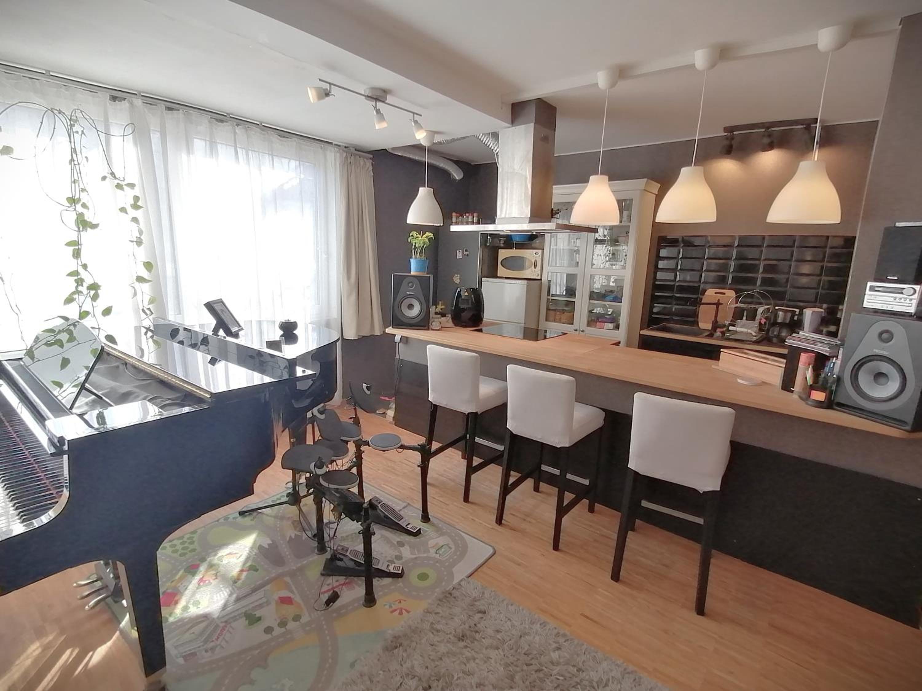 Lovely central flat with grand piano, family friendly