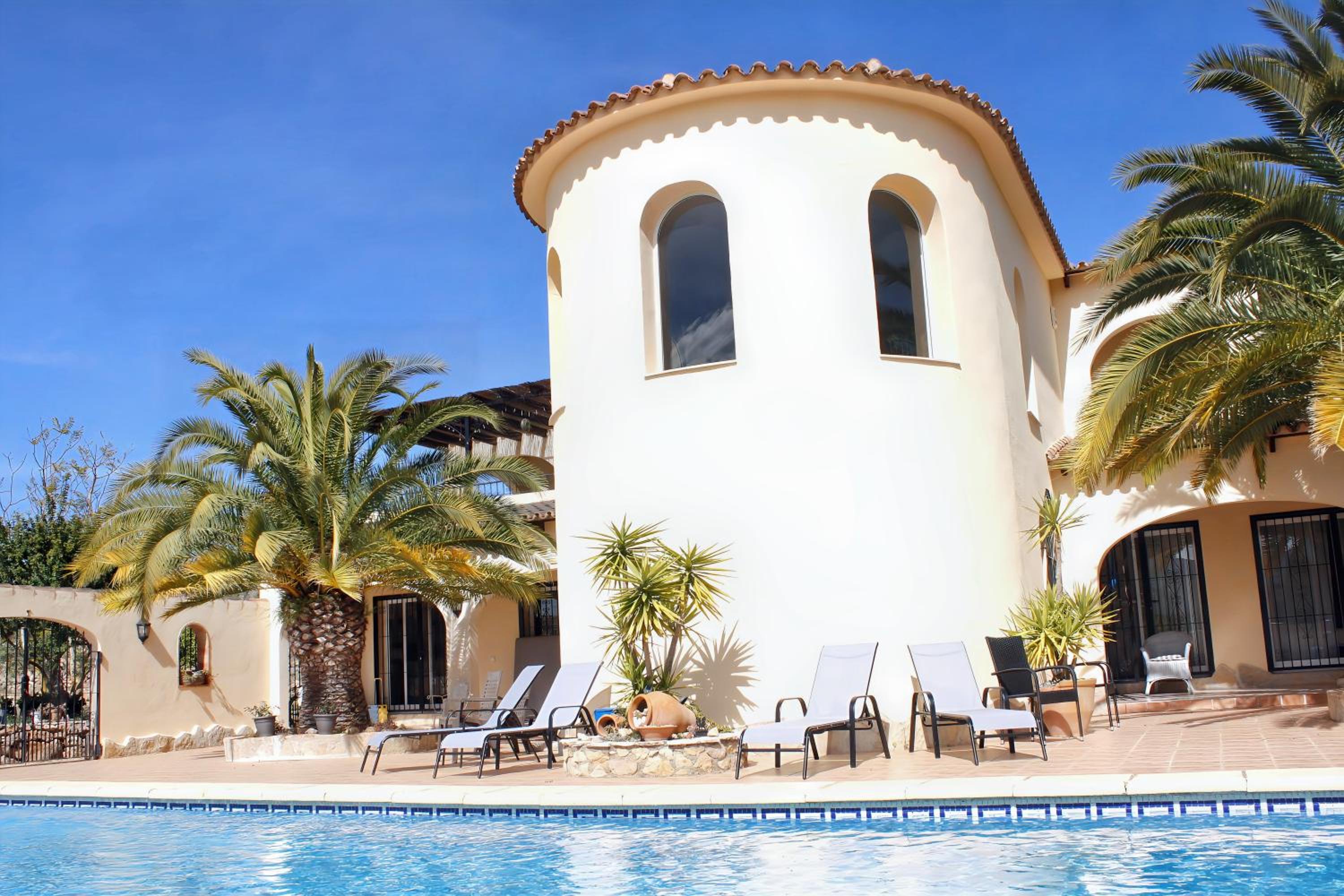 Hotel Villa Lobos - Image 1