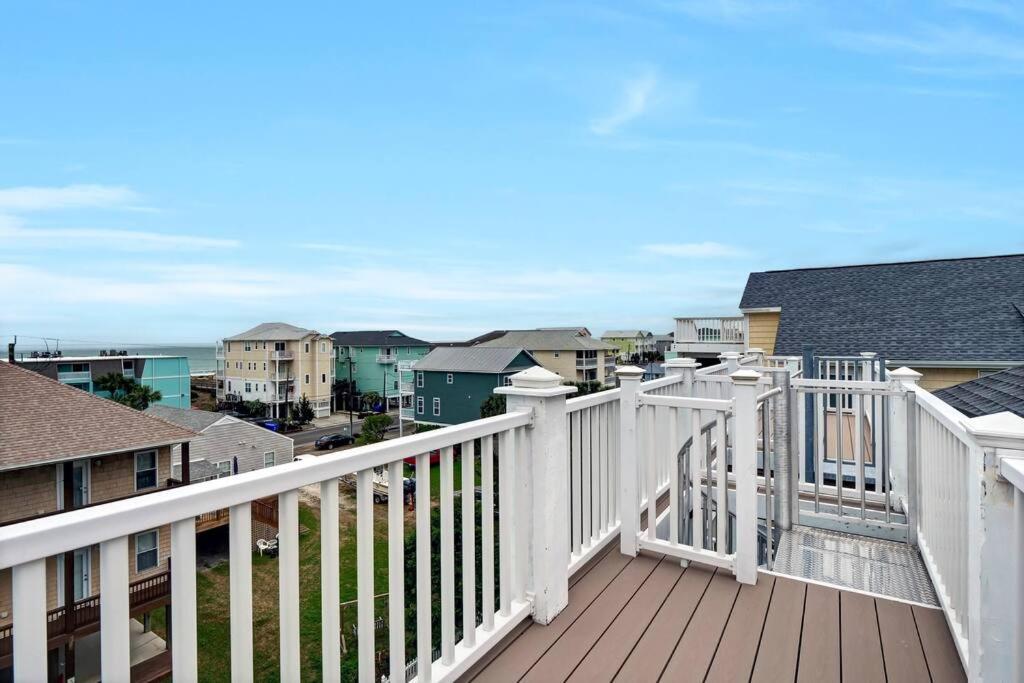Gray Sails-Steps from the ocean view 4