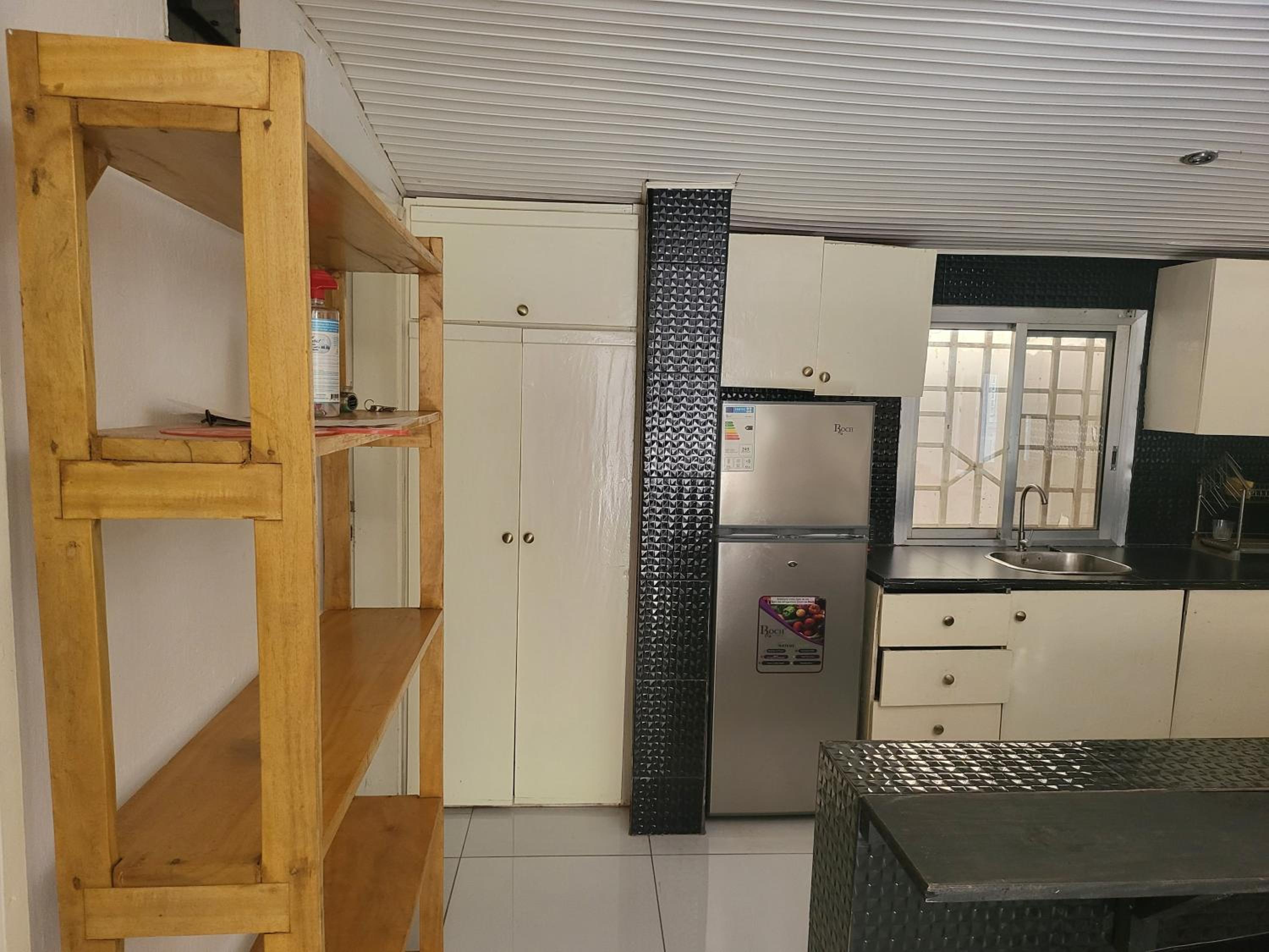 Cozy 2 Bedroom Bungalow. view 2