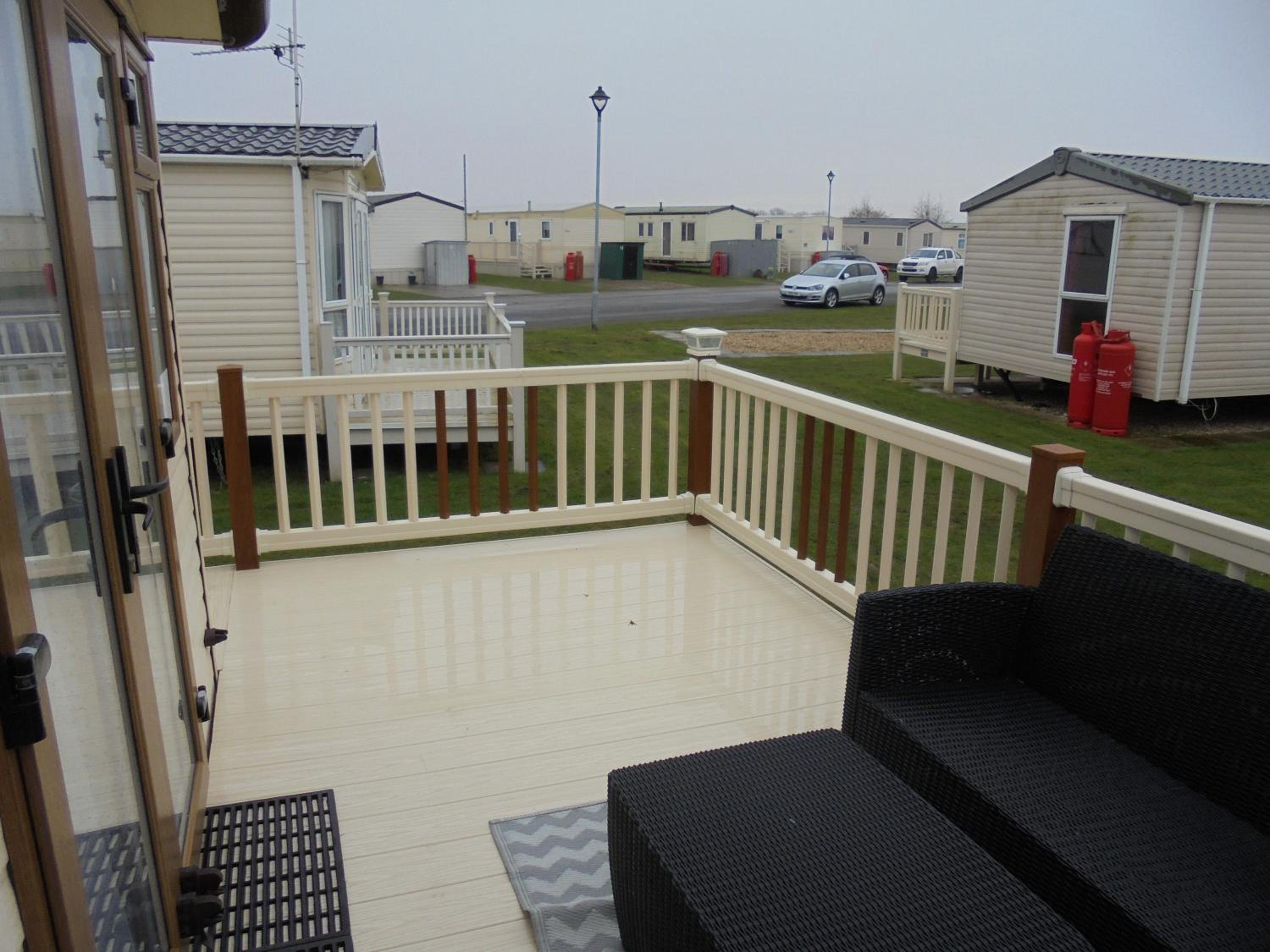The Grange Ingoldmells: Elan 6 berth, Central Heated, Wrap Around Decking view 5