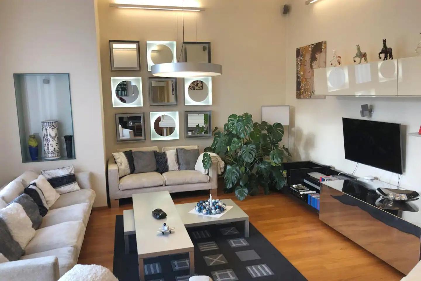 Huge luxury central Prague VILLA, 6 beds and baths, terraces, double garage