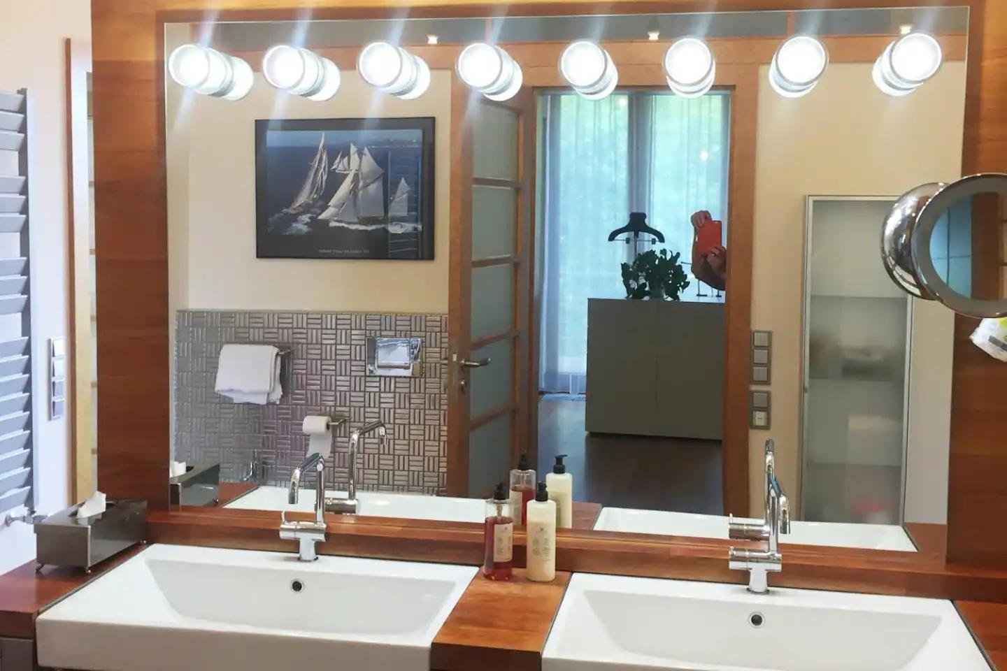 Huge luxury central Prague VILLA, 6 beds and baths, terraces, double garage