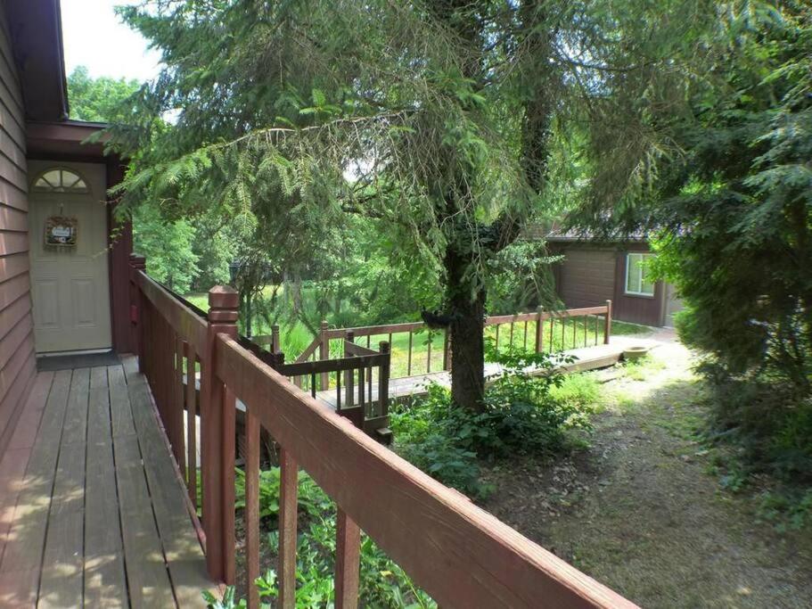 Hocking Hills Cottage with beautiful pond view 2
