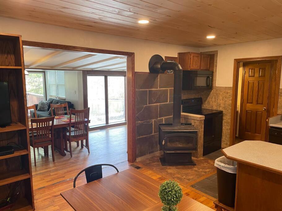 Hocking Hills Cottage with beautiful pond view 3