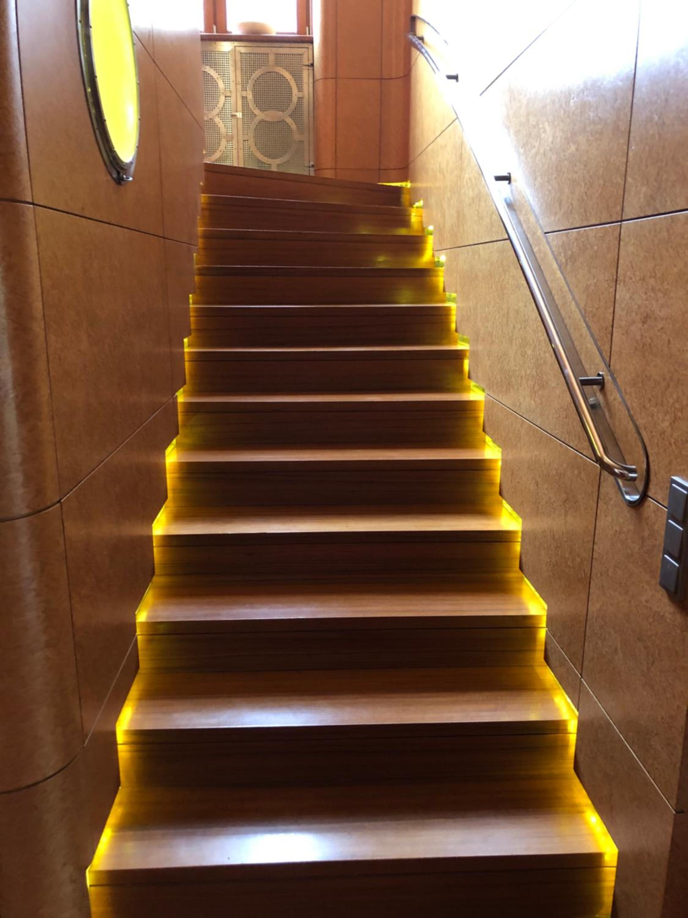 Huge luxury central Prague VILLA, 6 beds and baths, terraces, double garage