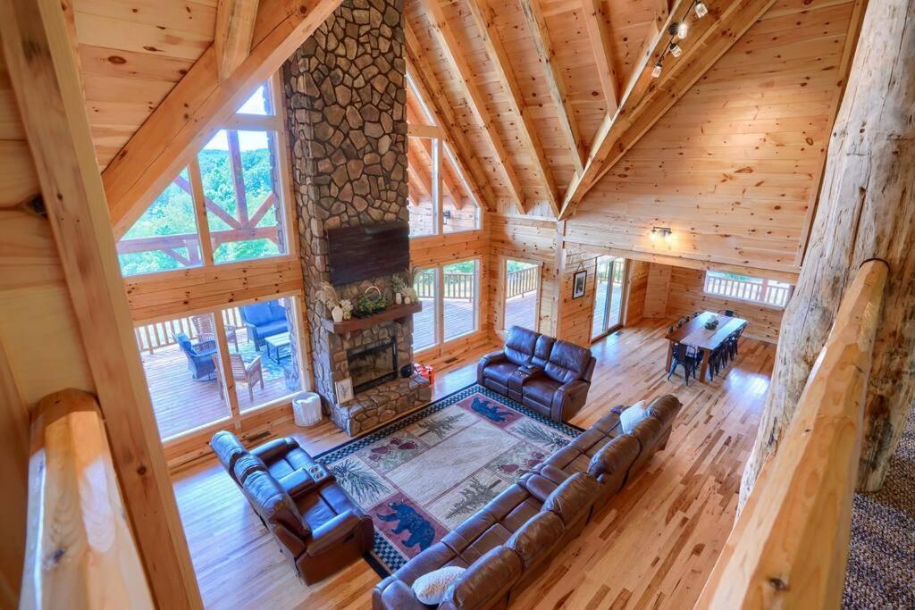 Hocking Hills Laikyns Lodge with Indoor pool view 2