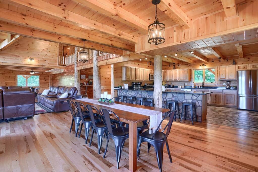 Hocking Hills Laikyns Lodge with Indoor pool view 3