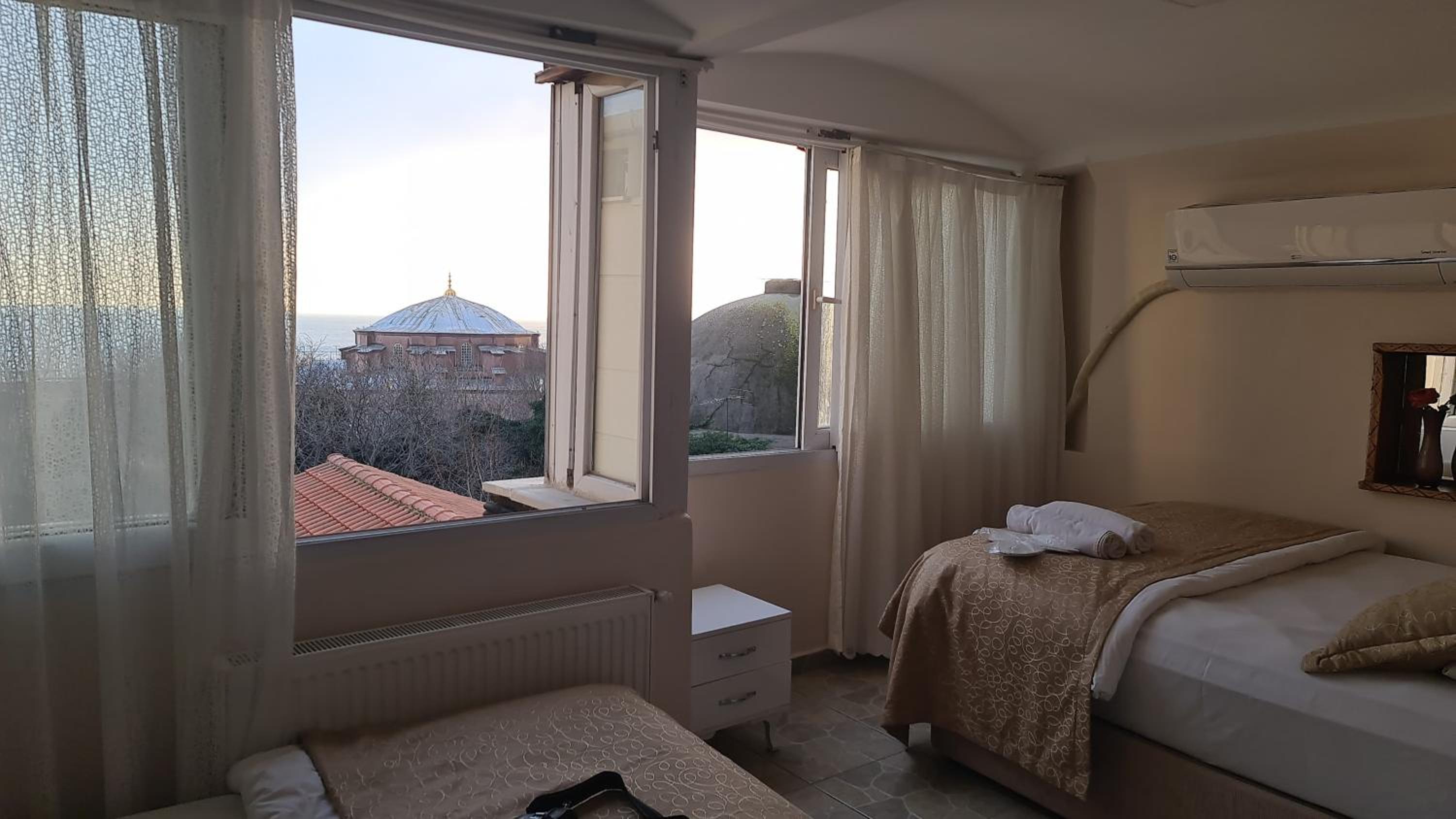 BACHOS view ayasofya hotel