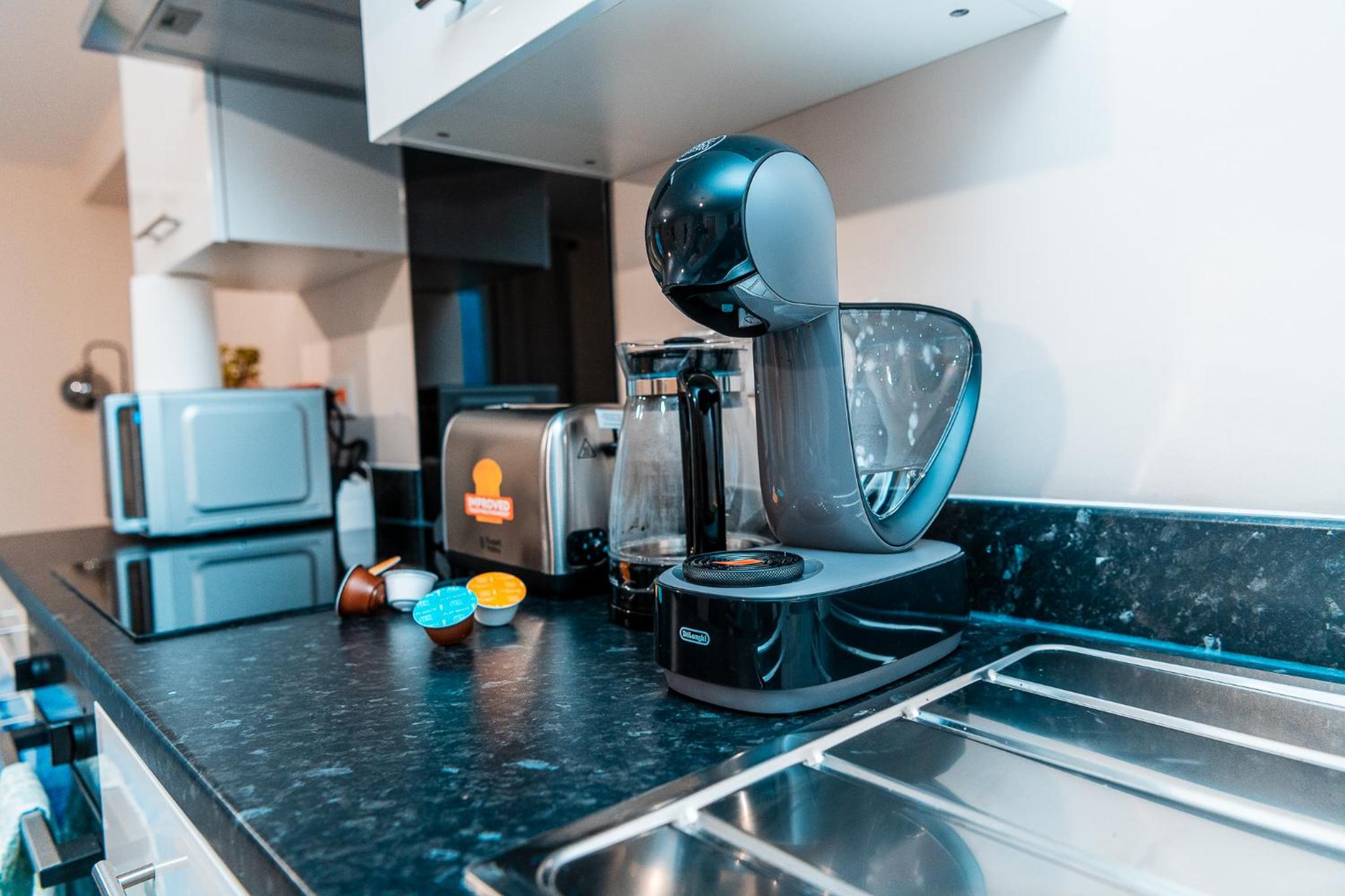 Entire 2 Bedroom and 2 Bathroom Apartment in Manchester City -Free underground Parking