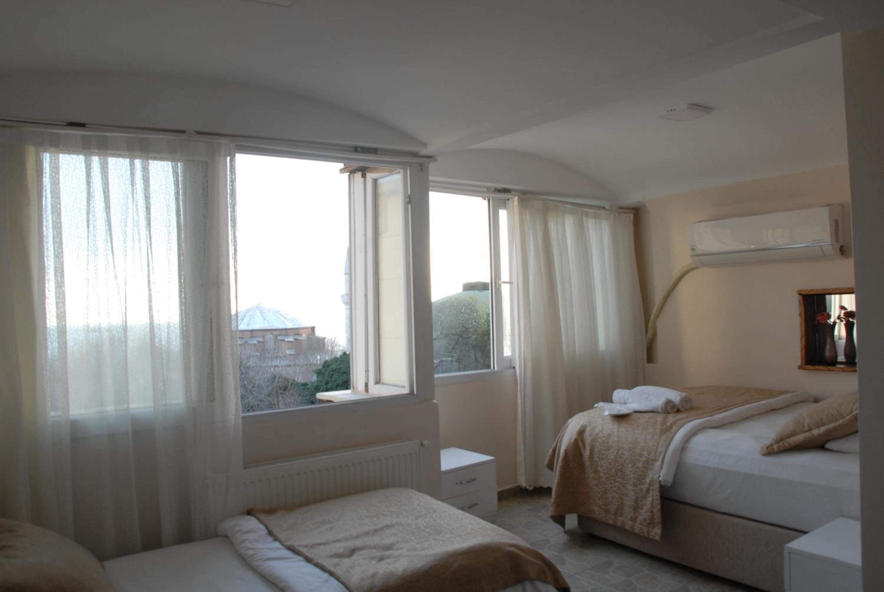 BACHOS view ayasofya hotel