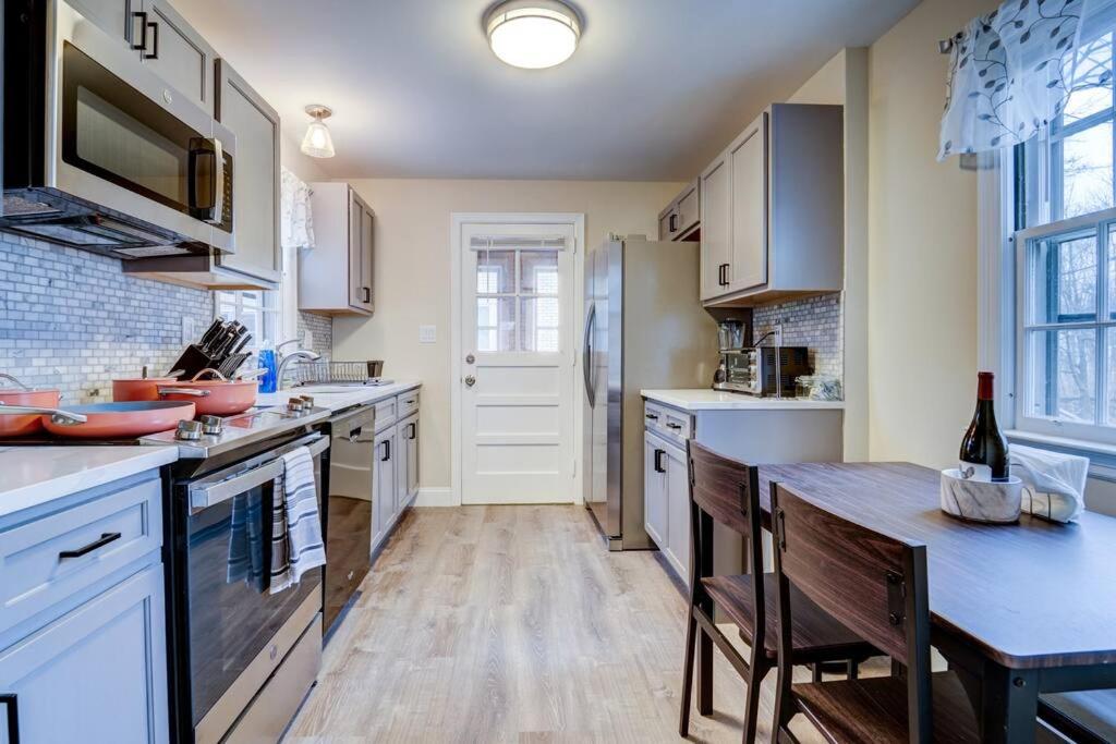 New Haven Vacations - Hidden Gem on Dyer Street - Property Image 1
