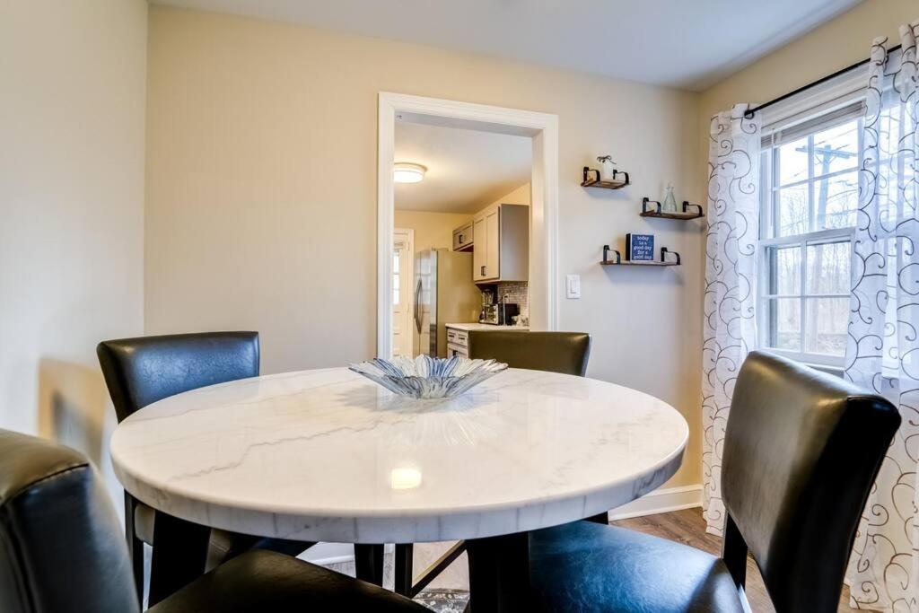 New Haven Vacations - Hidden Gem on Dyer Street - Property Image 25