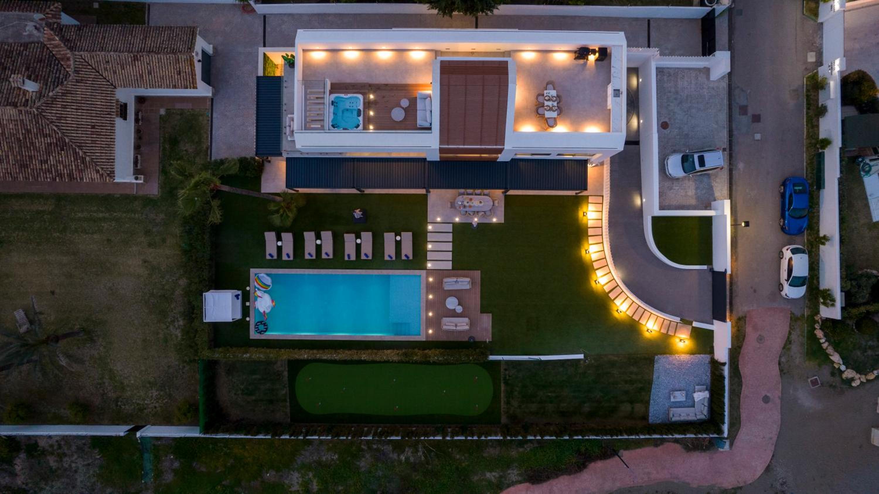 VACATION MARBELLA I Villa Imare Waterfront, Beachfront Villa, Rooftop Jacuzzi, Indoor Spa
