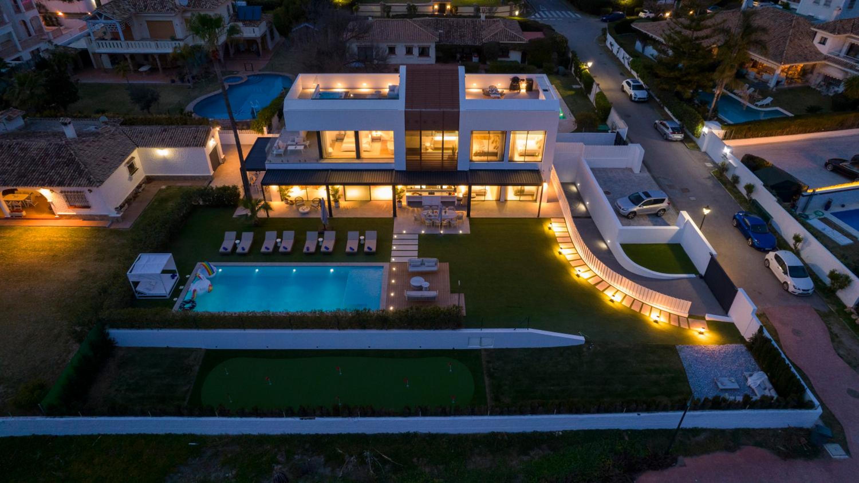 VACATION MARBELLA I Villa Imare Waterfront, Beachfront Villa, Rooftop Jacuzzi, Indoor Spa