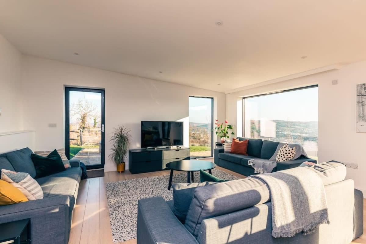 Stunning 5 Bedroom New Build with Amazing Views! view 2