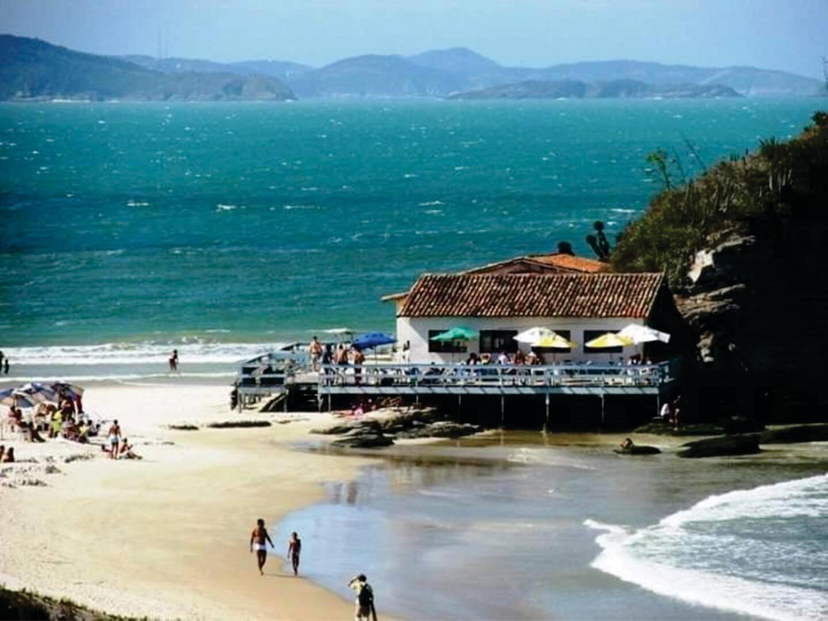 De frente a Praia do Peró, Da janela Maravilhe-se com a Vista! Apto tipo flat, Pé na Areia, Piscina, Wi Fi