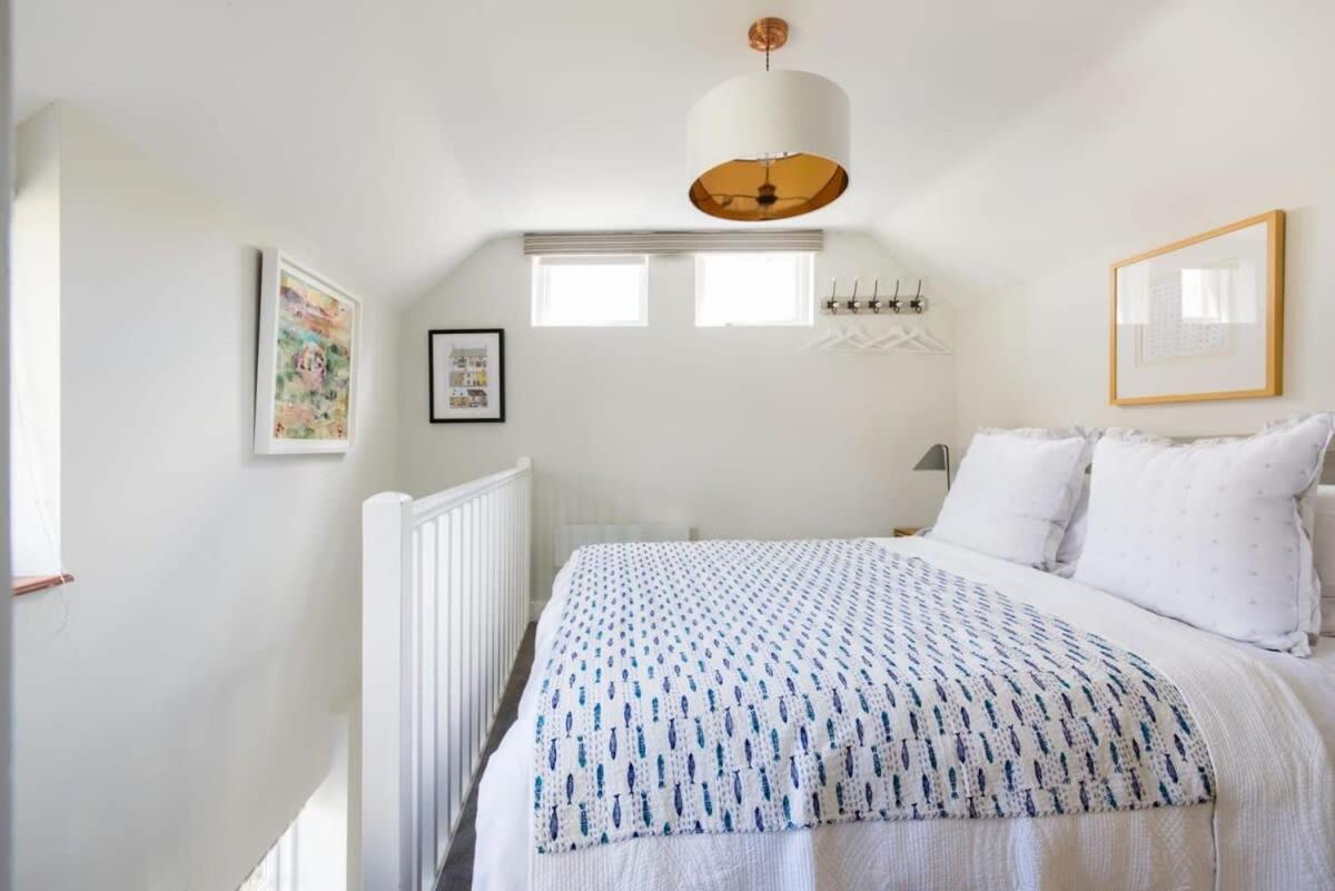 The Lavender Folly - Cosy Accommodation Alresford view 5