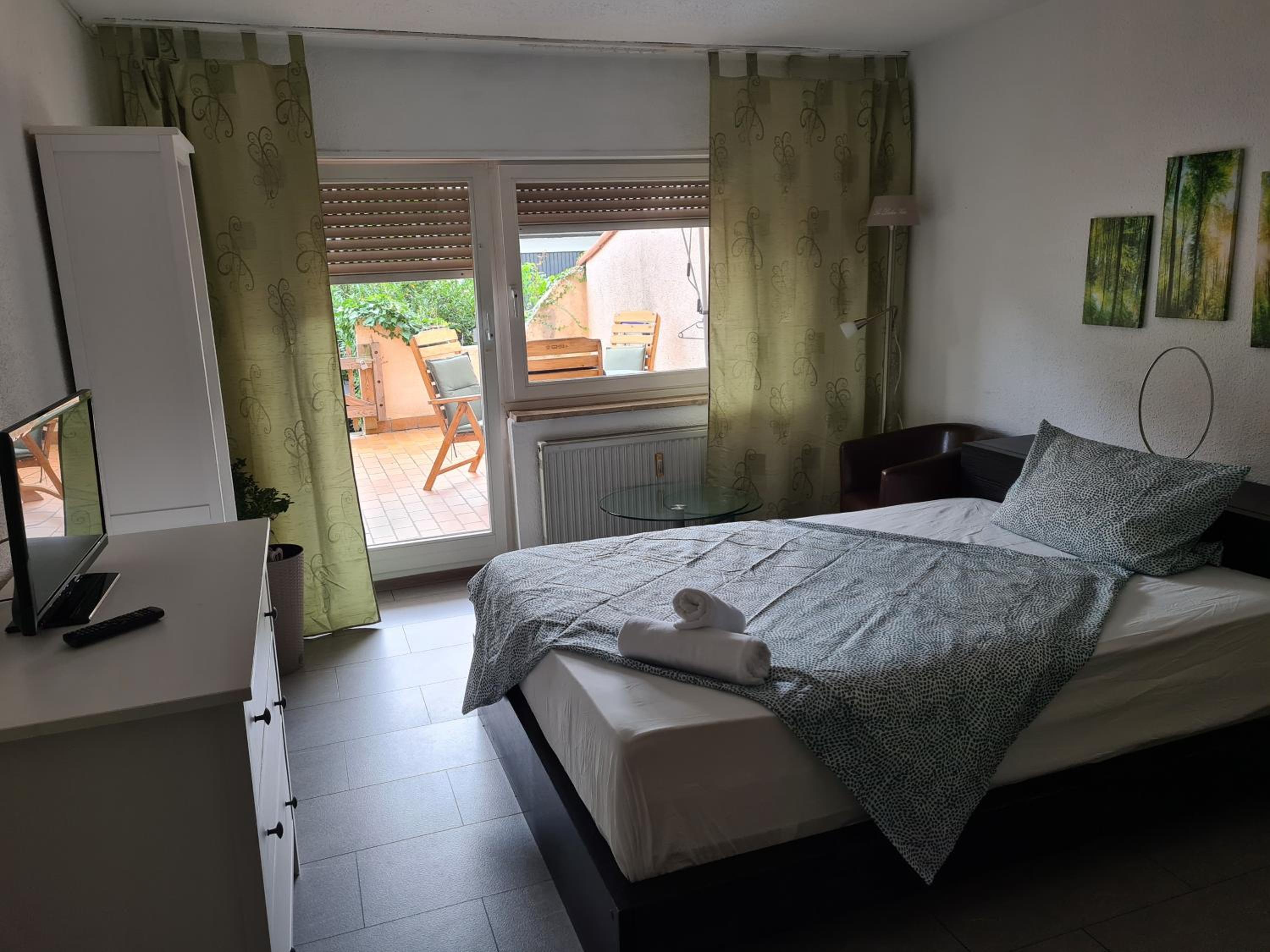 Fewo en Schwetzingen — hotel room