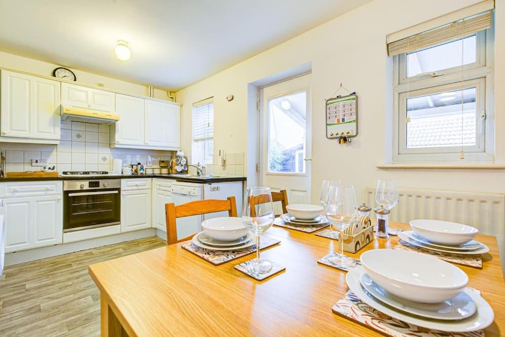 Comfortable 3 bed house in Chelmsford view 2