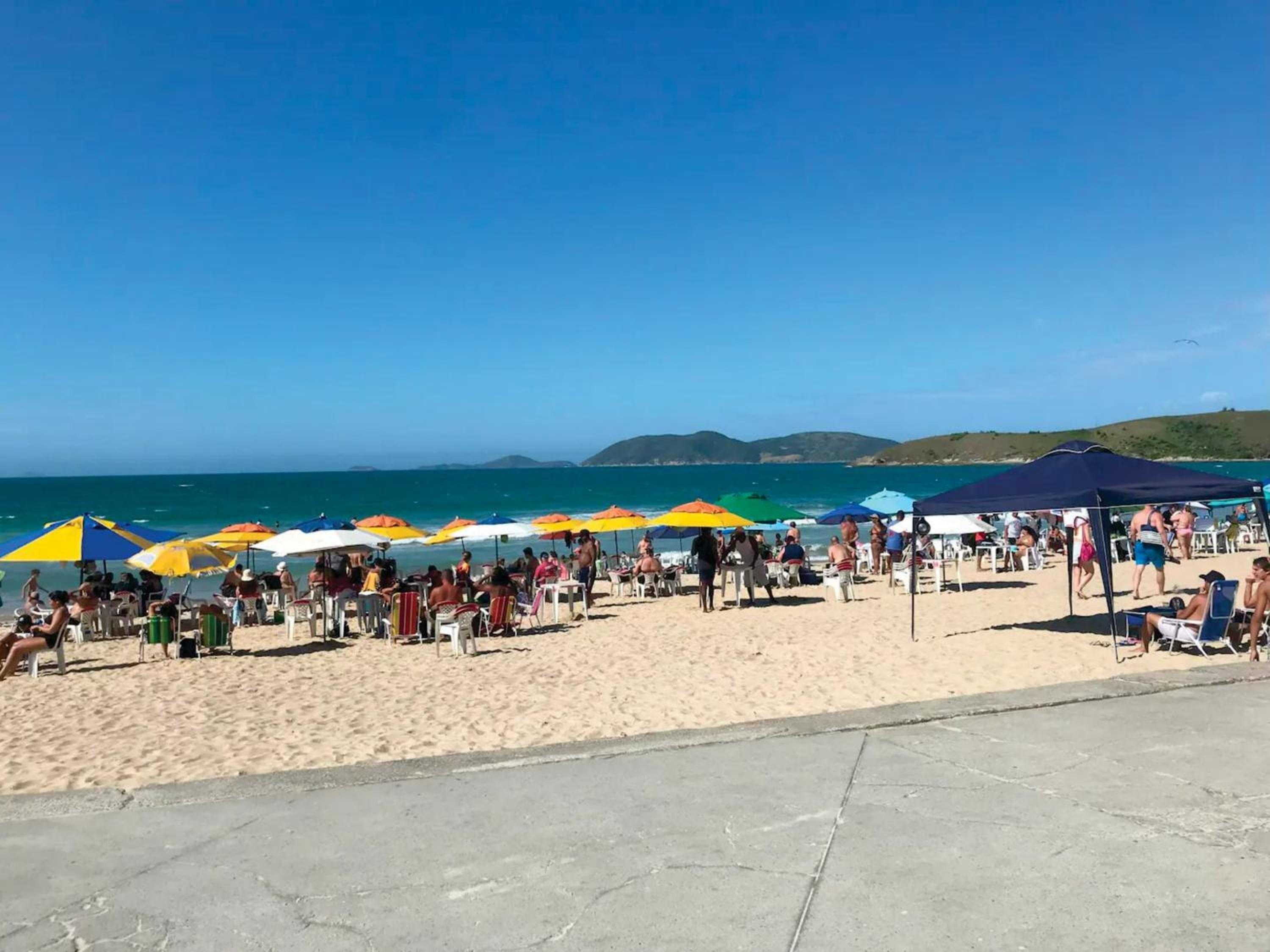 De frente a Praia do Peró, Da janela Maravilhe-se com a Vista! Apto tipo flat, Pé na Areia, Piscina, Wi Fi